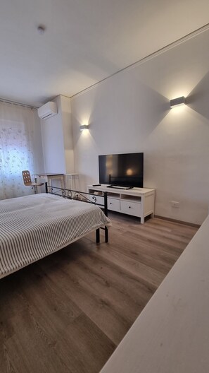 1 bedroom, desk, iron/ironing board, free WiFi - 2 steps from the center (Viterbo)