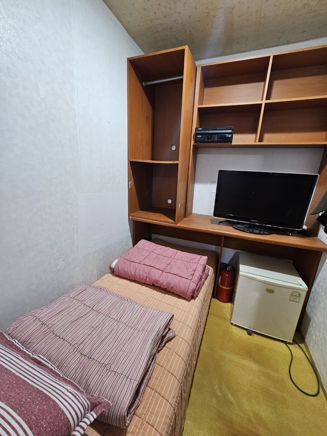 Habitación individual básica, varias camas, para no fumadores, cocina | Ropa de cama hipoalergénica y escritorio 
