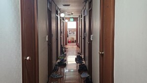 ห้องเบสิกซิงเกิล, หลายเตียง, ปลอดบุหรี่, ห้องครัว | บริเวณนั่งเล่น