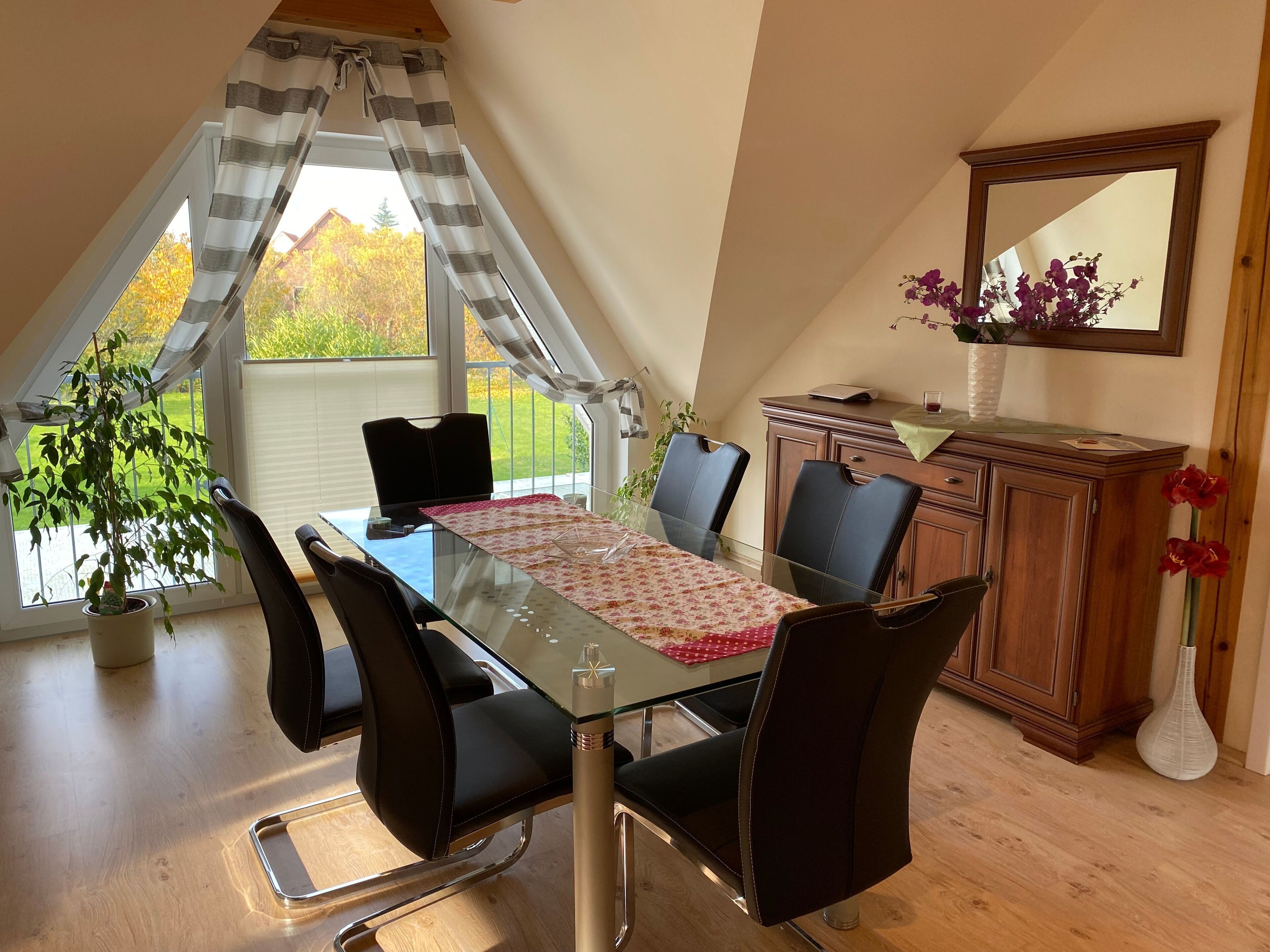 Wohnzimmer mit Essbereich