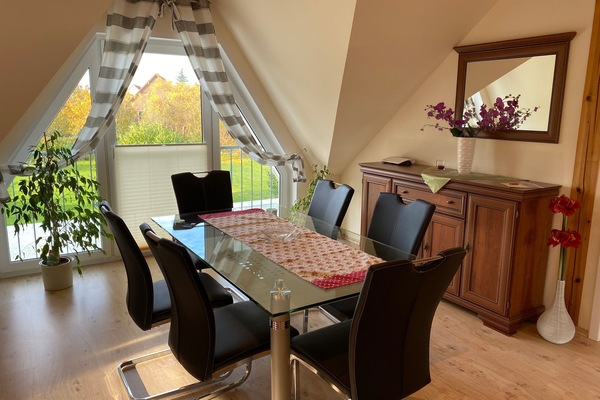 Wohnzimmer mit Essbereich