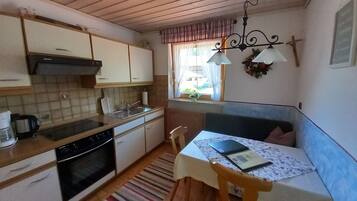 Kühlschrank, Ofen, Herdplatte, Geschirrspüler