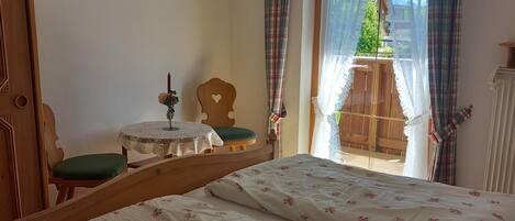 1 bedroom, bed sheets