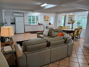 Family House | Living area | 40-inch Smart TV with satellite channels - Memory Lane Accommodation (Tamborine Mountain)