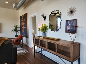 Interior - Townsend Penthouse-1900s Condo located in the heart of Townsend- fully remodeled (Townsend)