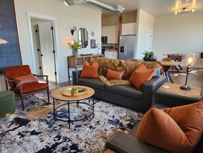 Living area - Townsend Penthouse-1900s Condo located in the heart of Townsend- fully remodeled (Townsend)