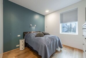 2 dormitorios, tabla de planchar con plancha, wifi gratis y ropa de cama