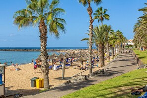 Beach nearby - Apartment Paraiso Royal Private Terrace, BBQ & Heated Pool (Playa de Las Américas)