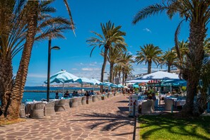 Outdoor dining - Apartment Paraiso Royal Private Terrace, BBQ & Heated Pool (Playa de Las Américas)