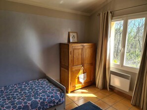 5 camere, una scrivania, ferro/asse da stiro, culla da viaggio