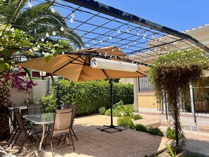 Outdoor dining - Korean Village (Mutxamel)