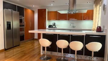 Fridge, microwave, oven, dishwasher