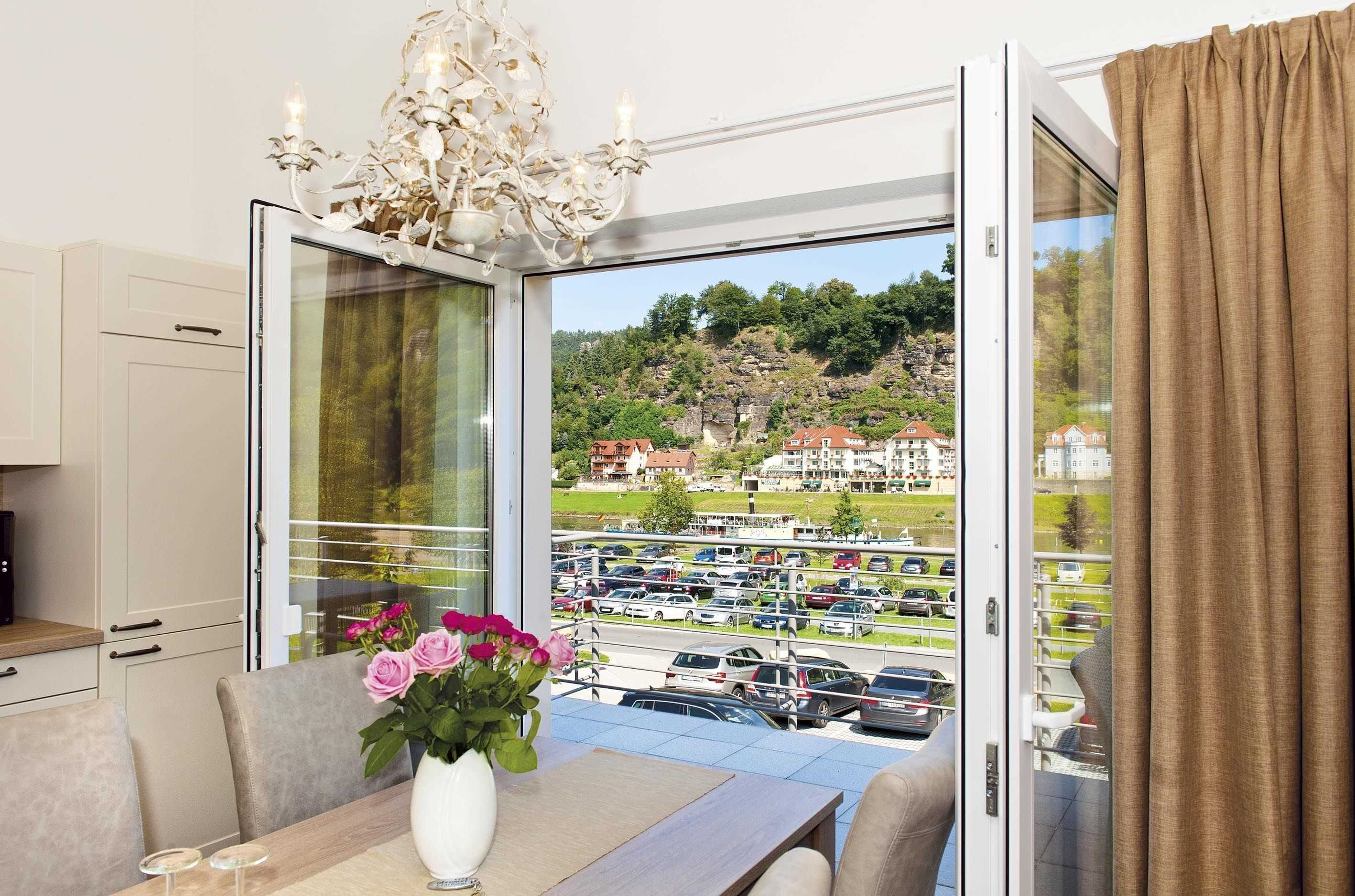 WELLNESSSUITE ELBRESORT-Wohnbereich mit Terrasse