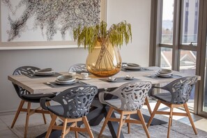 Luxury Apartment | In-room dining - Azalia Apartments (Sandton)