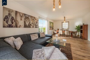 TV, ping pong, books, stereo