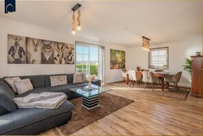 TV, ping pong, books, stereo