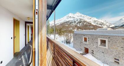 Modern, bright 3½ room apartment on two floors (2nd & 3rd floor) with direct acc