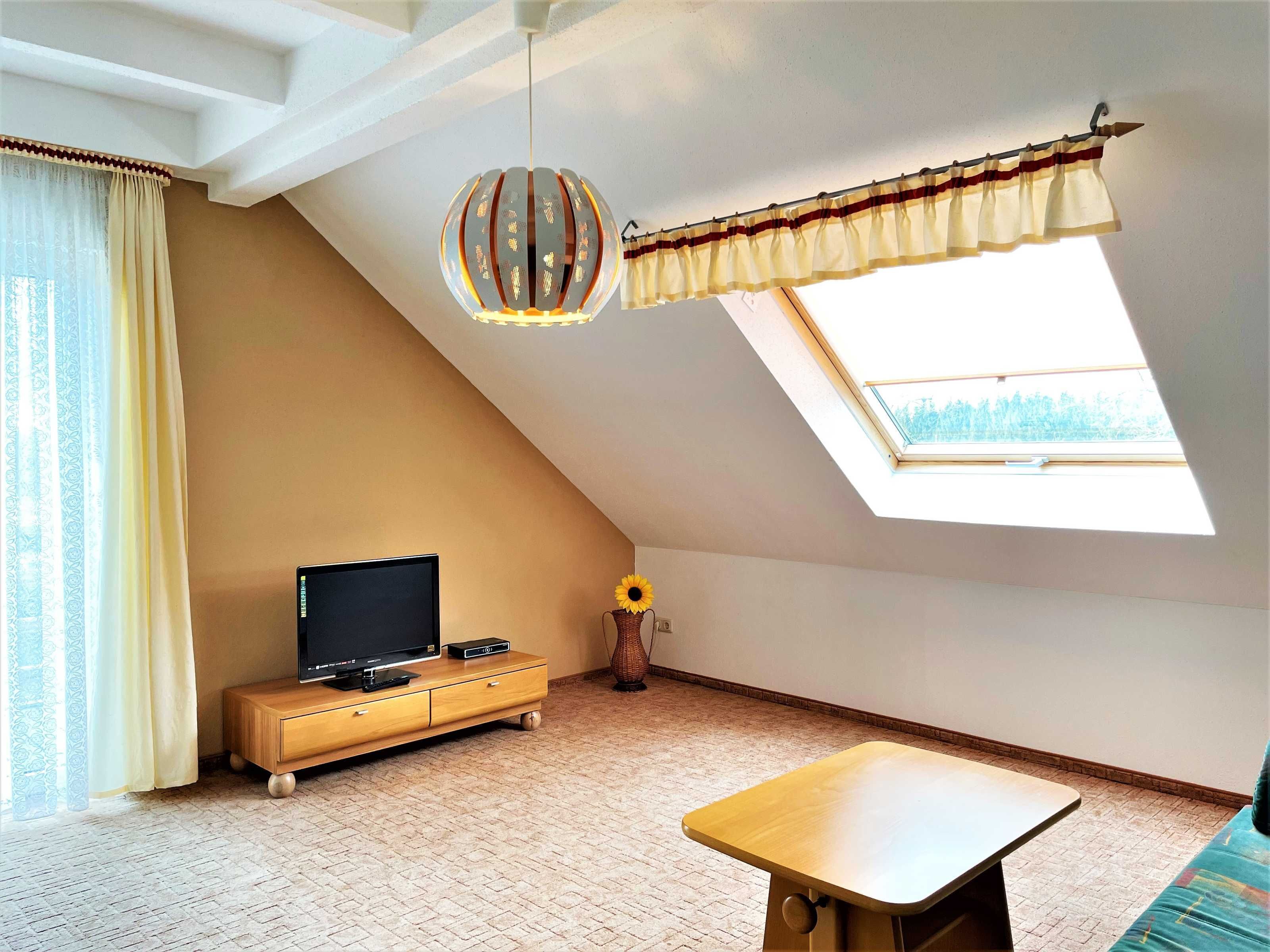 Wohnzimmer mit Fernseher