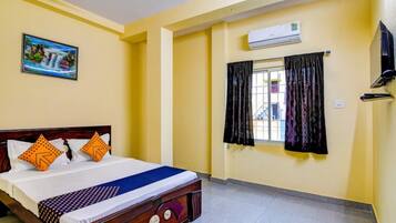 Deluxe Double Room | Desk, laptop workspace, free WiFi, bed sheets