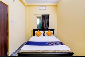 Desk, laptop workspace, free WiFi, bed sheets