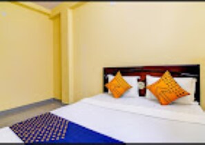 1 bedroom, desk, laptop workspace, free WiFi