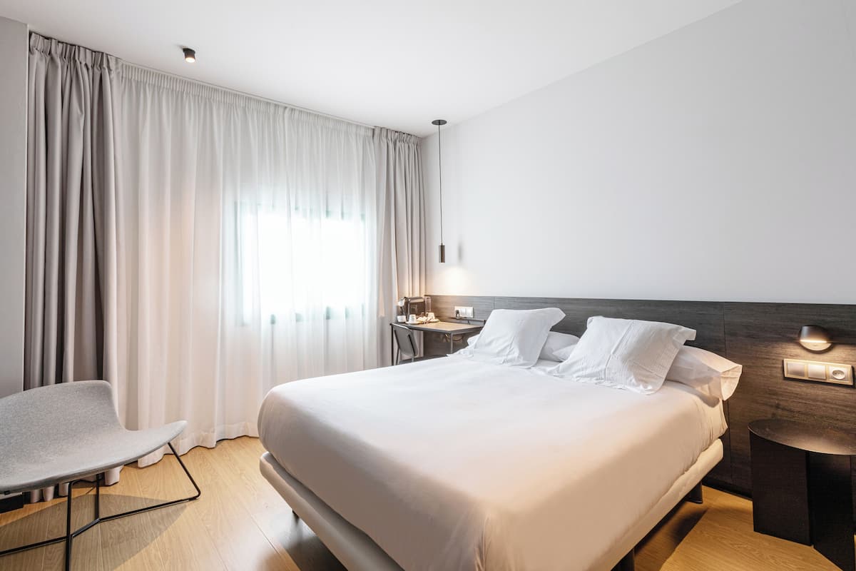 Memory foam beds, desk, laptop workspace, blackout drapes