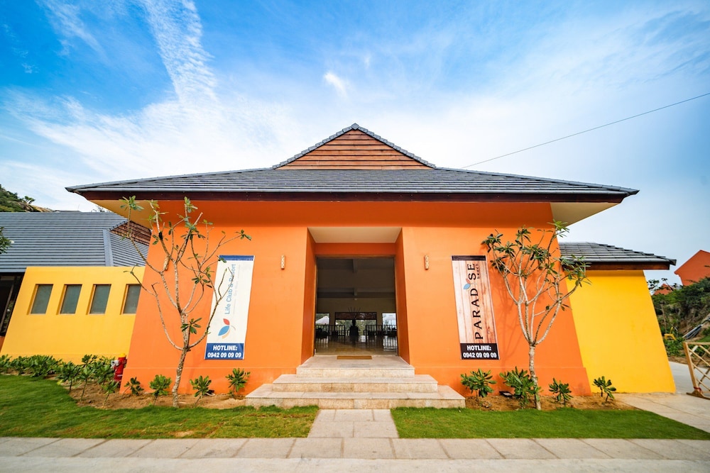 Life Beach Club Resort