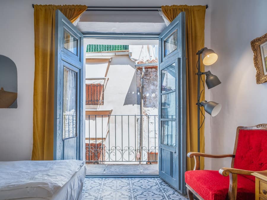 Free WiFi, bed sheets