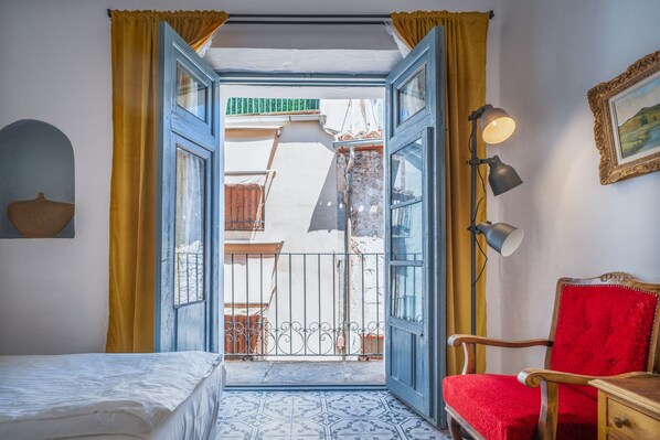 Habitación clásica, para no fumadores, junto a la montaña | Wifi gratis y ropa de cama 