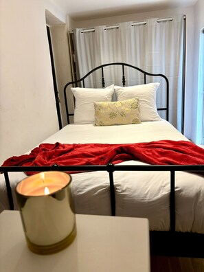 1 chambre, fer et planche Ă repasser, Wi-Fi gratuit, draps fournis