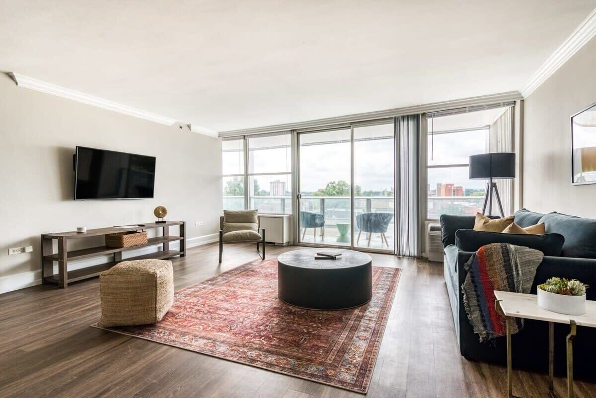 CozySuites 800 Tower 2BR w/ gym! 26