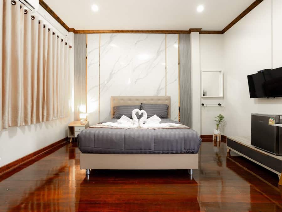 Superior Room, 1 Queen Bed (Room 6) | Free WiFi, bed sheets