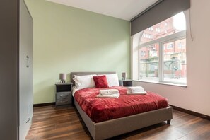 2 habitaciones, tabla de planchar con plancha, wifi y ropa de cama 