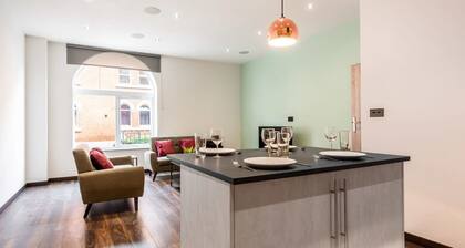Fabulous 2 Bed Apartment in the Heart of Hull