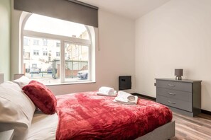 2 dormitorios, tabla de planchar con plancha, wifi y ropa de cama