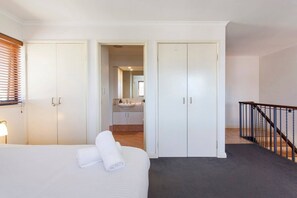 1 soverom, strykejern/-brett, reiseseng for barn og wi-fi (inkludert)