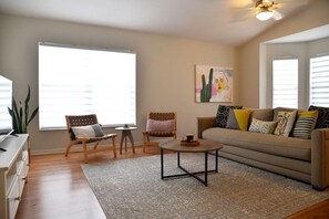 TV - SF Artisan`s Retreat - Poolside Paradise near Disney (Clermont)