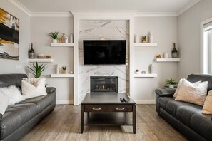 TV connectée, cheminée, espaces bureaux