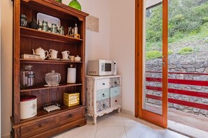 Interior - Casa Oleandro offers a relaxing vacation nestled in the Elban hills. (Portoferraio)