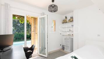 5 bedrooms, desk, free WiFi