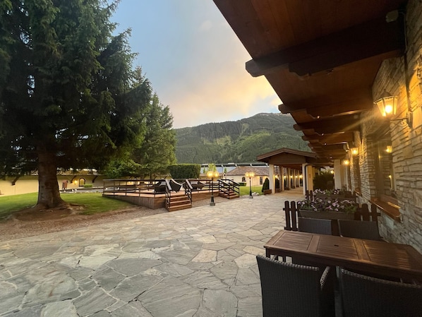 Outdoor dining