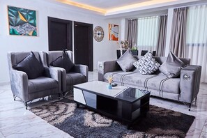 Smart TV, fireplace - Fully Furnished 1 Bedroom Apartment @ East Legon, Accra (Accra)