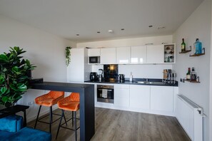 Căn hộ | Bếp riêng | Tủ lạnh, lò vi sóng, lò nướng, bếp nấu 