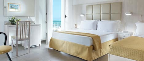 Family Room | 1 bedroom, minibar, in-room safe, desk