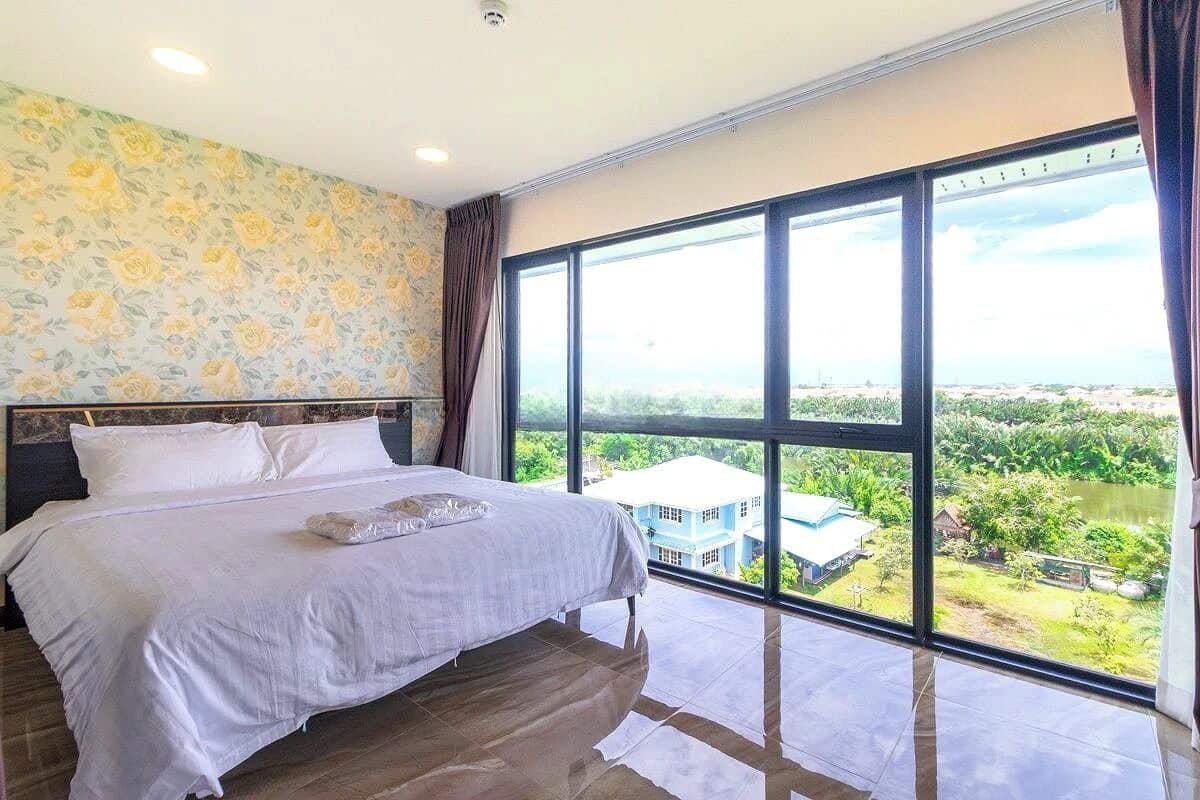 Luxury Room, 1 King Bed with Sofa bed, Non Smoking, Garden View