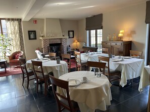 Free daily buffet breakfast - KLEIN NEDERLO (Sint-Pieters-Leeuw)