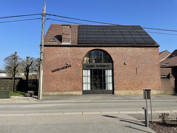 Exterior - KLEIN NEDERLO (Sint-Pieters-Leeuw)