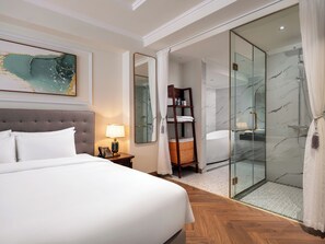Royal Suite City View with Balcony | Bathroom - L'Signature Hotel & Spa (Hanoi)
