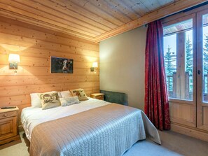 4 bedrooms, free WiFi, bed sheets - Luxury Chalet with Spacious Interiors, Fireplace, Sauna, and Mountain Atmosphere (Val-d'Isère)