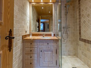 Hårtork och handdukar